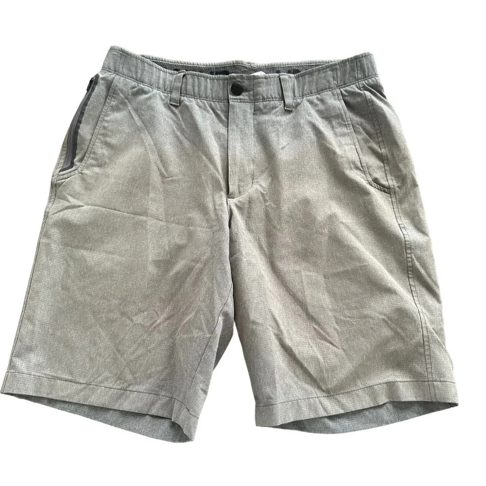 Under Armour Mens 34” Waist Loose Gray Heat Gear Performance Shorts Ventilated